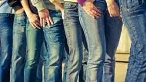 Denim Day: Cum am ajuns să purtăm blugi în semn de solidaritate şi de ce trebuie să-i îmbraci şi tu astăzi