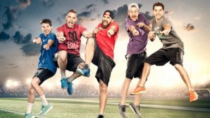DUDE PERFECT, O NOUĂ PROVOCARE. Membrii celebrei trupe au lovit cu bâta diferite mingi