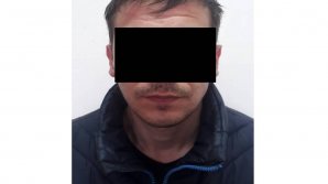 Un tânăr din Capitală, reținut în flagrant când a pătruns într-un depozit din Stăuceni (VIDEO)