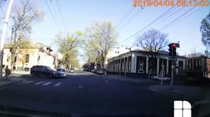 MOMENTUL IMPACTULUI cu implicarea mașinii de la școala auto. Cine este vinovat (VIDEO)