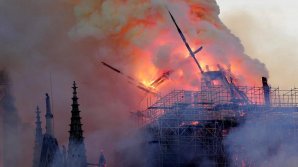 FLĂCĂRI URIAŞE au cuprins Catedrala Notre Dame din Paris: O DRAMĂ TERIBILĂ (IMAGINI CATASTROFALE)