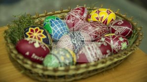 Publika Report: Ce se întâmplă în Noaptea Învierii? De ce se ciocnesc ouăle? Ce importanţă are mâncarea sfinţită? Ce nu trebuie făcut de Paşte