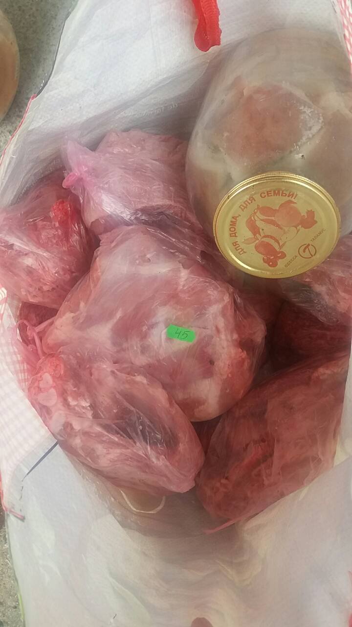 SE ÎNTÂMPLĂ ÎN PIEŢELE DIN BĂLŢI: Zeci de kilograme de carne, vândute cu înălcări (FOTO)