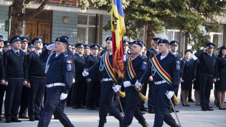 Poliţiştii de frontieră au marcat Ziua Drapelului de Stat al Republicii Moldova (FOTO)