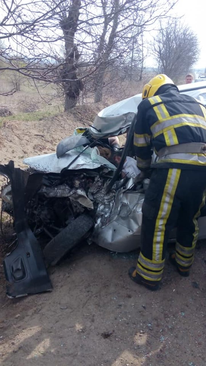 Accident la Anenii Noi. Două persoane și-au pierdut viața (FOTO)