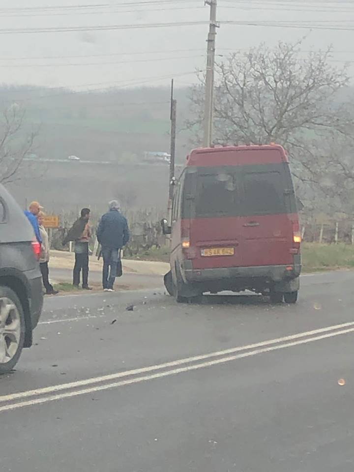 Accident violent în satul Peresecina. Trei maşini au fost avariate (FOTO/VIDEO)