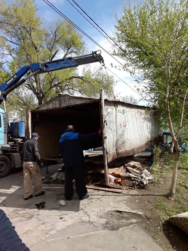 Un garaj metalic din sectorul Botanica al Capitalei, demontat (FOTO)