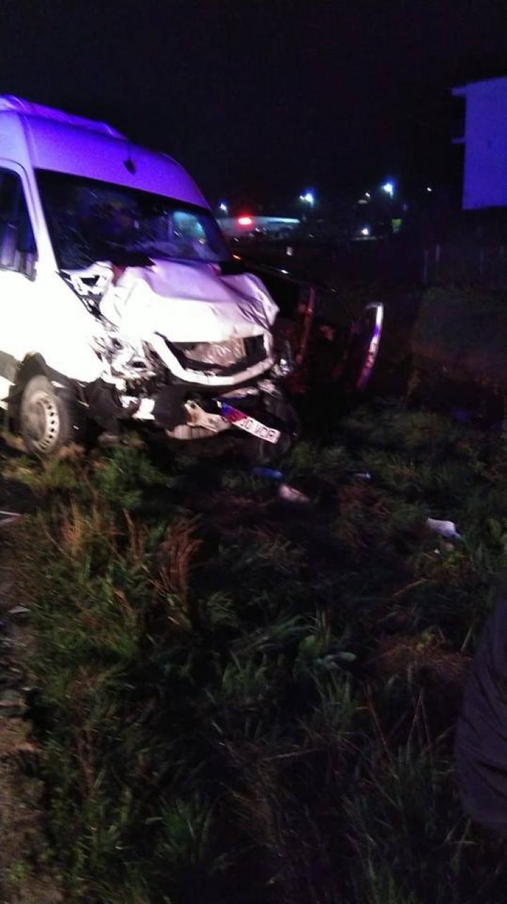 DETALII NOI despre accidentul din România: Unul dintre şoferi ar fi vrut să iasă la depăşire (FOTO, VIDEO)