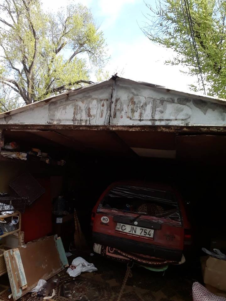 Un garaj metalic din sectorul Botanica al Capitalei, demontat (FOTO)