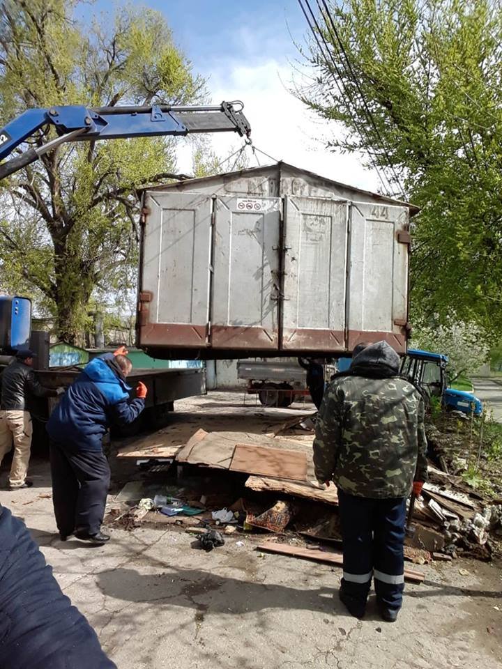 Un garaj metalic din sectorul Botanica al Capitalei, demontat (FOTO)