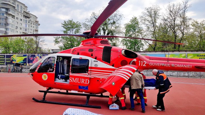 Un bărbat din Nisporeni a fost transportat de urgență cu elicopterul SMURD la Chişinău (FOTO)