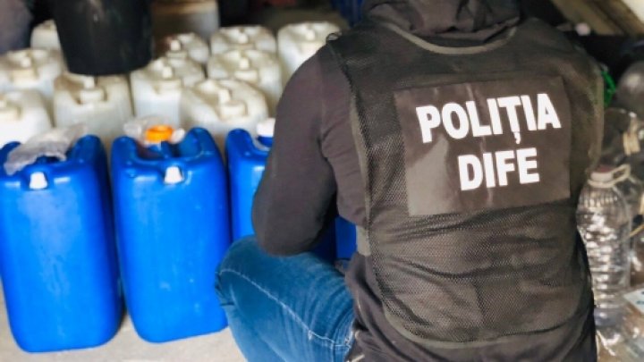 Alcool de contrabandă în valoare de peste CINCI MILIOANE de lei, depistat de poliţişti