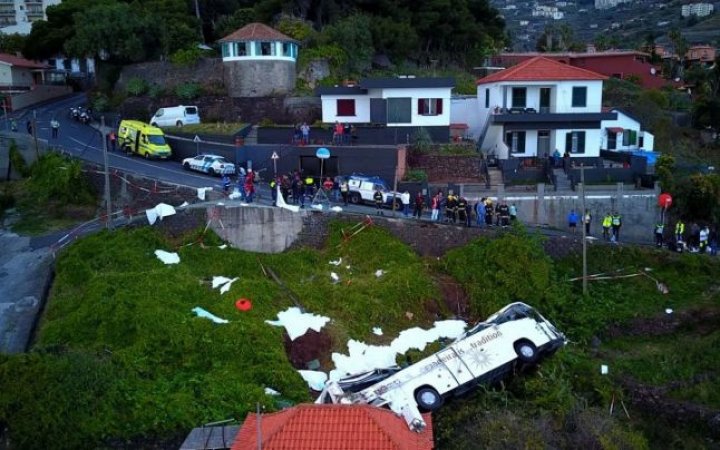 ACCIDENT GRAV în Portugalia: 29 de morţi, după ce un autobuz s-a răsturnat într-o râpă, peste o casă (FOTO)