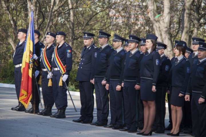 Poliţiştii de frontieră au marcat Ziua Drapelului de Stat al Republicii Moldova (FOTO)