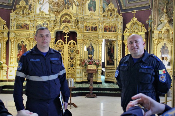 Bisericile, pregătite minuțios pentru Noaptea Învierii. Pompierii verificată dacă sunt dotate cu sisteme antiincendiu (FOTO)