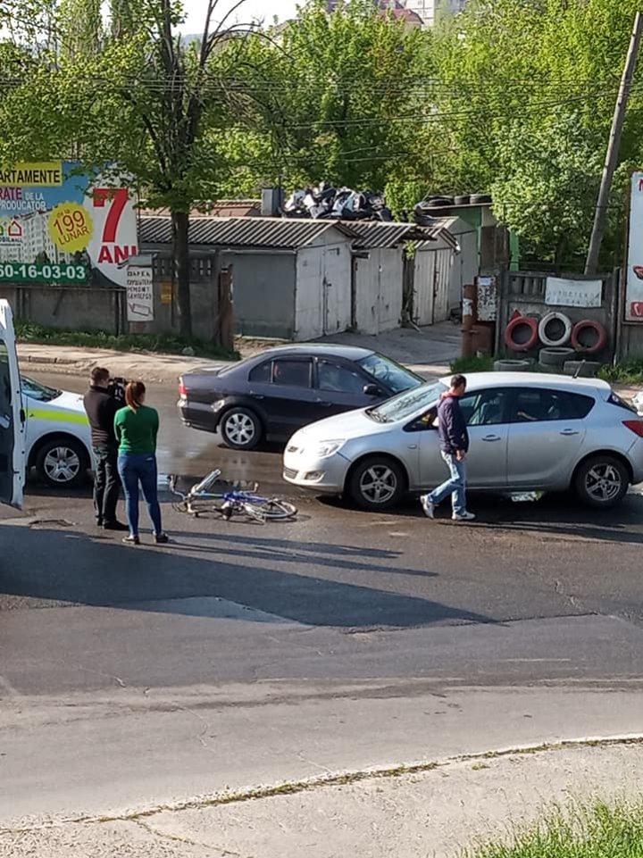 ACCIDENT GRAV în sectorul Buiucani. O femeie, lovită în plin de o maşină. Poliţia, ambulanţa, la faţa locului (FOTO)