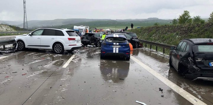 IMAGINI CARE ÎŢI TAIE RESPIRAŢIA, în urma unui GRAV ACCIDENT cu implicarea a 50 de maşini în Germania: Sunt VICTIME