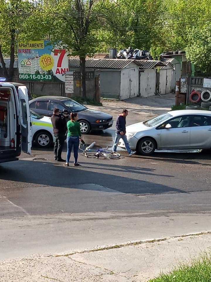 ACCIDENT GRAV în sectorul Buiucani. O femeie, lovită în plin de o maşină. Poliţia, ambulanţa, la faţa locului (FOTO)