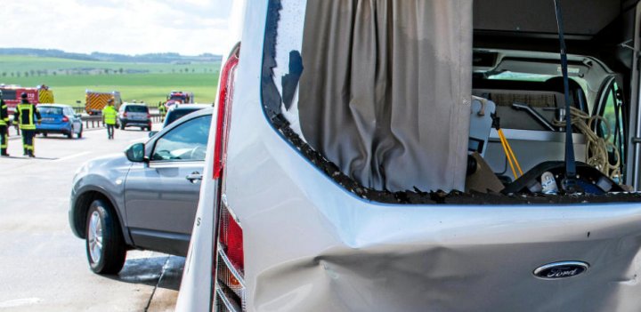 IMAGINI CARE ÎŢI TAIE RESPIRAŢIA, în urma unui GRAV ACCIDENT cu implicarea a 50 de maşini în Germania: Sunt VICTIME