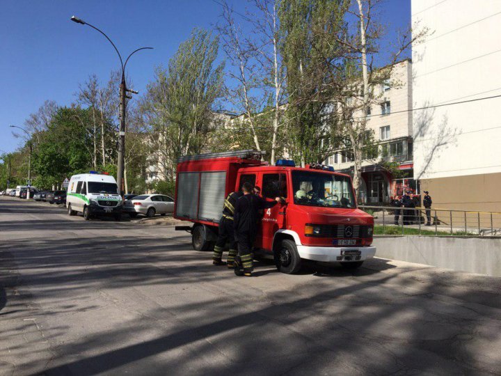 ALERTĂ CU BOMBĂ la Curtea de Apel. Poliţia, la faţa locului (FOTO)