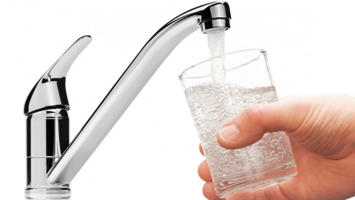 Bine de ştitu! Beneficiile consumului de apă caldă dimineaţa, explicate de un expert în nutriţie