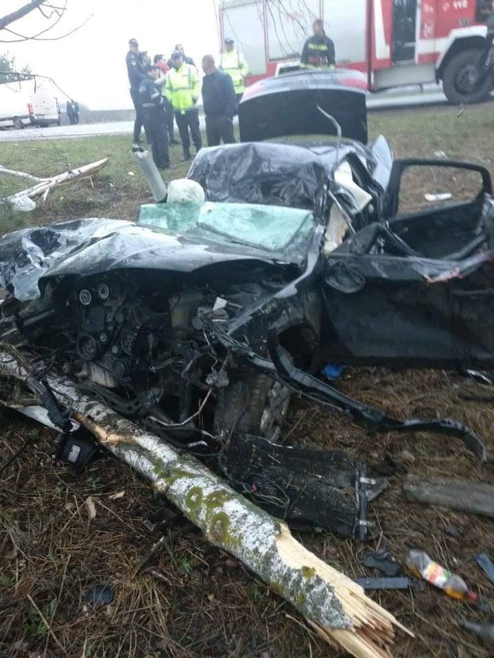 IMAGINI JALNICE de la ACCIDENTUL FATAL din Drochia. Maşina, UN MORMAN de FIARE. Cum a avut loc tragedia