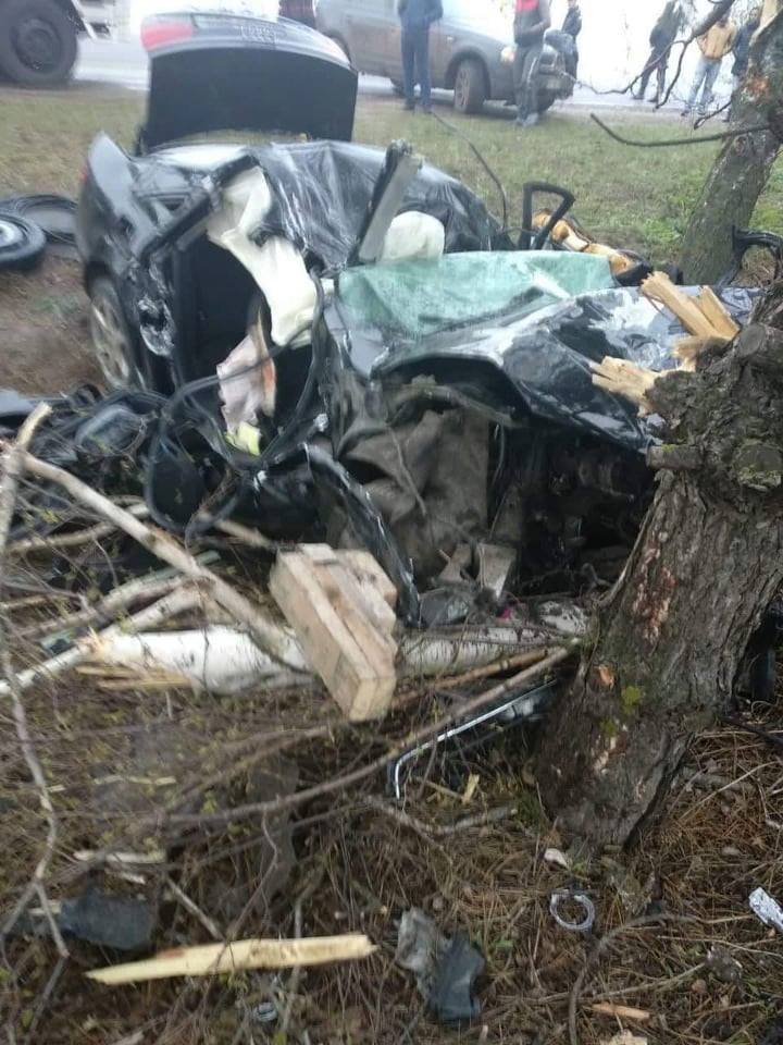 IMAGINI JALNICE de la ACCIDENTUL FATAL din Drochia. Maşina, UN MORMAN de FIARE. Cum a avut loc tragedia