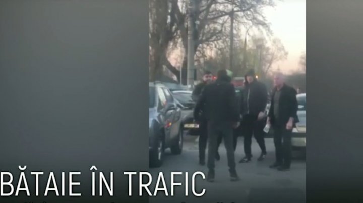 PUMNI ÎN TRAFIC. Poliţia s-a autosesizat în cazul şoferilor care s-au luat la bătaie în sectorul Buiucani (VIDEO)