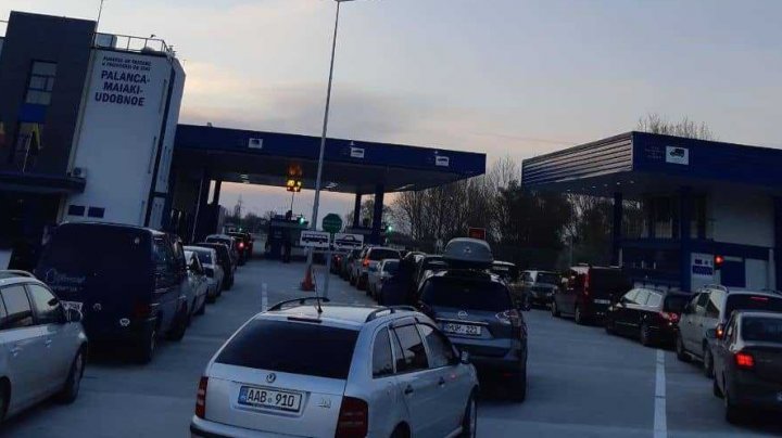 Situaţia la frontieră, în ultimele 24 de ore: Șapte șoferi au ignorat regulile de transportare și de folosire a vinietelor