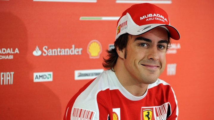 Pilotul Fernando Alonso a obţinut o dublă victorie în cursele disputate în cadrul competiţiei virtuale, "Legends Trophy"