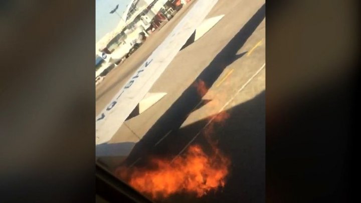 Motorul unui avion A LUAT FOC chiar în timpul decolării (IMAGINI ÎNFRICOŞĂTOARE)