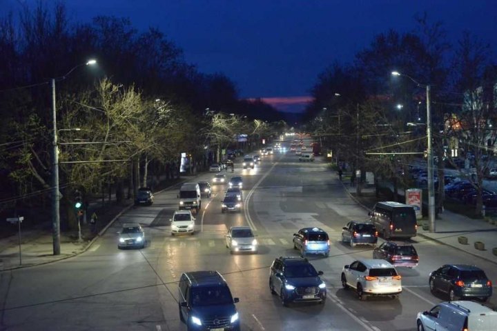 VESTE BUNĂ! Strada Calea Ieșilor din Sectorul Buiucani al Capitalei, iluminată (FOTO)