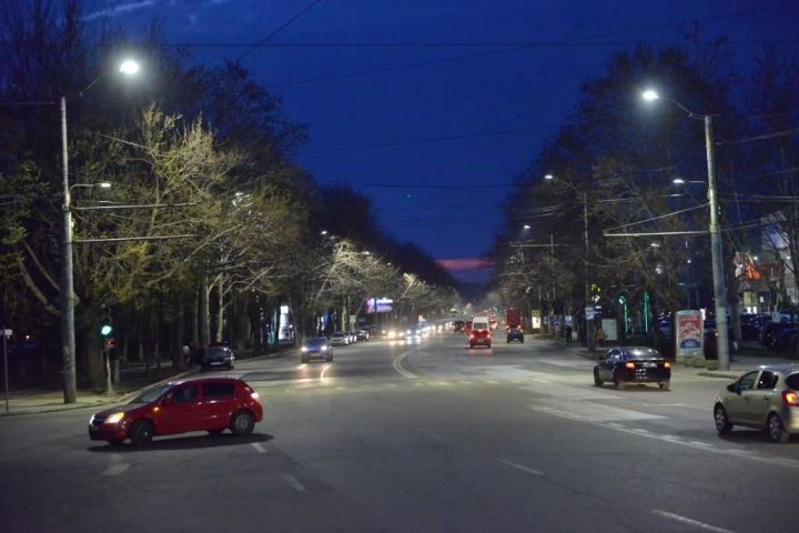 VESTE BUNĂ! Strada Calea Ieșilor din Sectorul Buiucani al Capitalei, iluminată (FOTO)