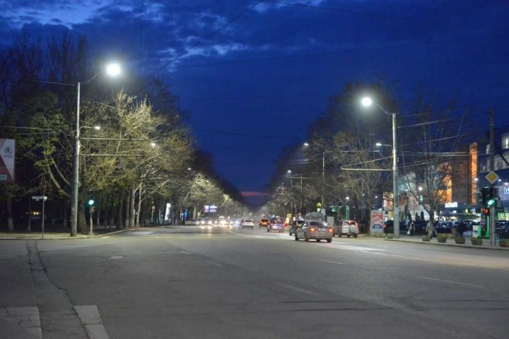 VESTE BUNĂ! Strada Calea Ieșilor din Sectorul Buiucani al Capitalei, iluminată (FOTO)