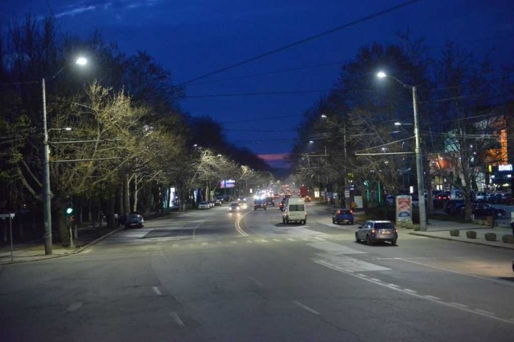 VESTE BUNĂ! Strada Calea Ieșilor din Sectorul Buiucani al Capitalei, iluminată (FOTO)