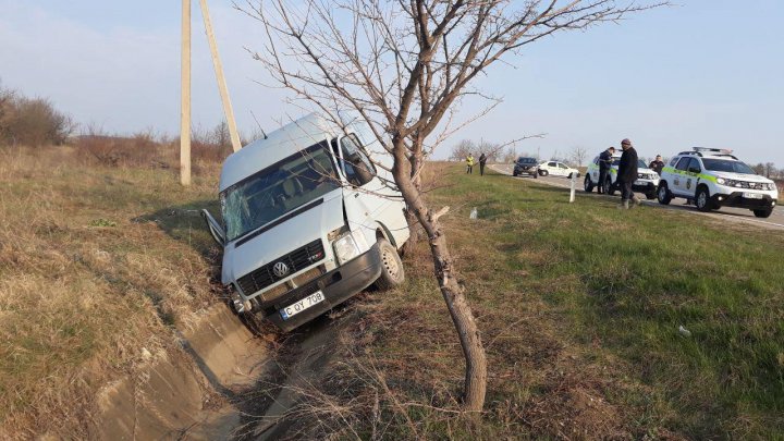 ACCIDENT la Coşcodeni, Sângerei. Trei persoane, transportate de urgenţă la spital (FOTO)