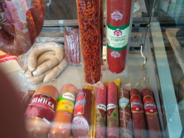 SE ÎNTÂMPLĂ ÎN PIEŢELE DIN BĂLŢI: Zeci de kilograme de carne, vândute cu înălcări (FOTO)