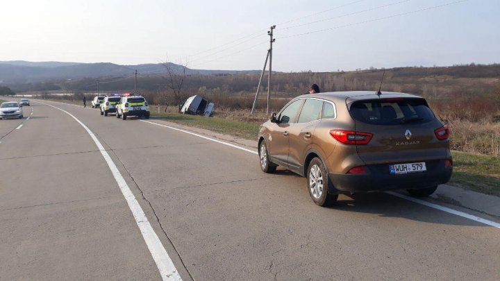 ACCIDENT la Coşcodeni, Sângerei. Trei persoane, transportate de urgenţă la spital (FOTO)