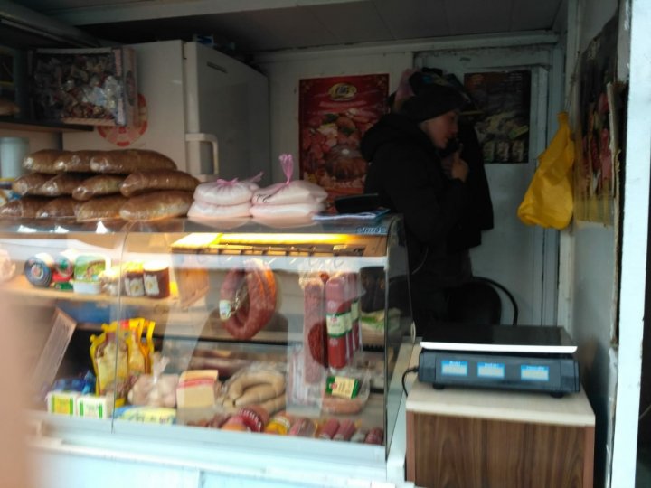 SE ÎNTÂMPLĂ ÎN PIEŢELE DIN BĂLŢI: Zeci de kilograme de carne, vândute cu înălcări (FOTO)