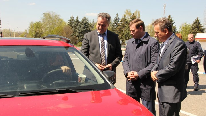 MOBILIZARE MAXIMĂ LA GRANIŢĂ. Poliţiştii de frontieră şi vameşii, pregătiţi pentru fluidizarea traficului în perioada sărbătorilor pascale