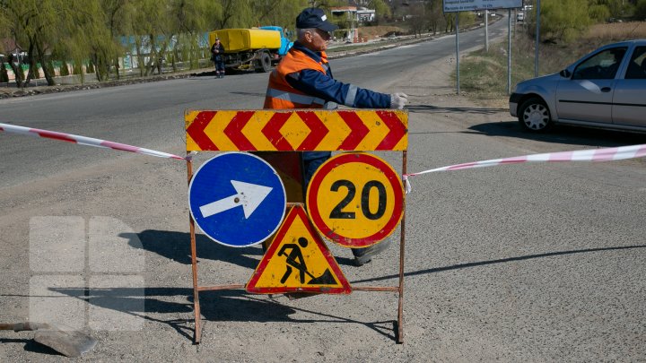 Drumul de la intrarea în comuna Budești a intrat în reparației. Muncitorii au început lucrările (FOTOREPORT)