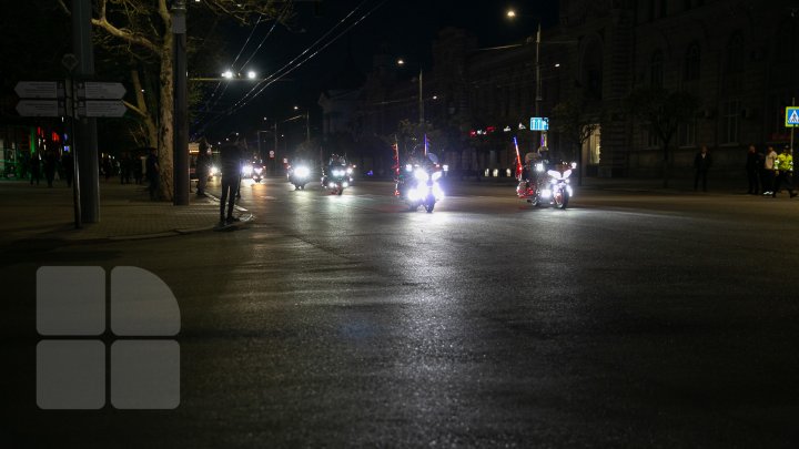 Focul Haric a ajuns în Moldova. Sute de enoriași au venit după Lumina Sfântă (FOTOREPORT)