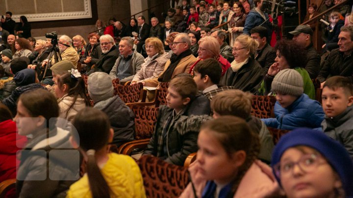 (FOTOREPORT) Păpușari din 22 de teatre, la festivalul internaţional "Sub căciula lui Guguță", deschis la Chișinău