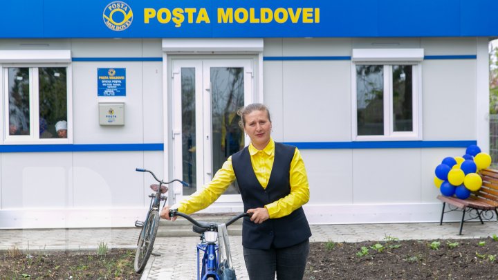 Angajatele oficiului poştal au primit biciclete (FOTOREPORT)