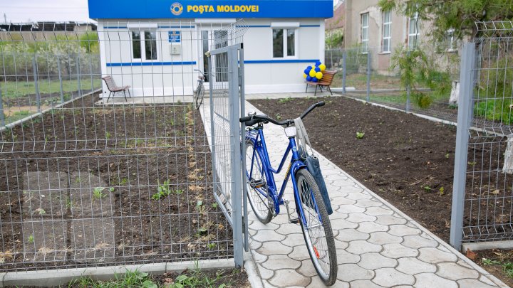 Angajatele oficiului poştal au primit biciclete (FOTOREPORT)