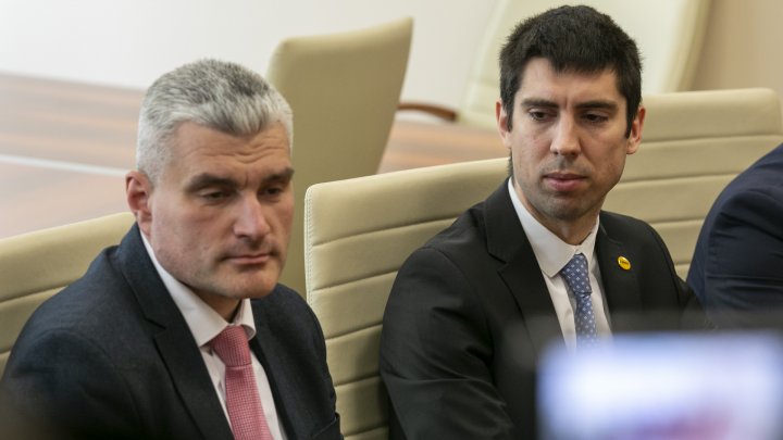 ACUM în aşteptarea PSRM. Cum au fost surprinşi deputaţii (FOTOREPORT)