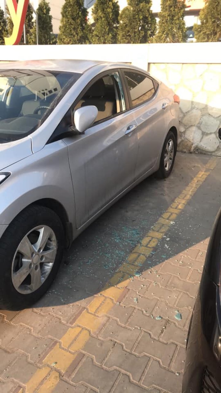 Nu-i venea să-şi creadă ochilor! Cum şi-a găsit maşina dimineaţă, o şoferiţă din Capitală (FOTO)