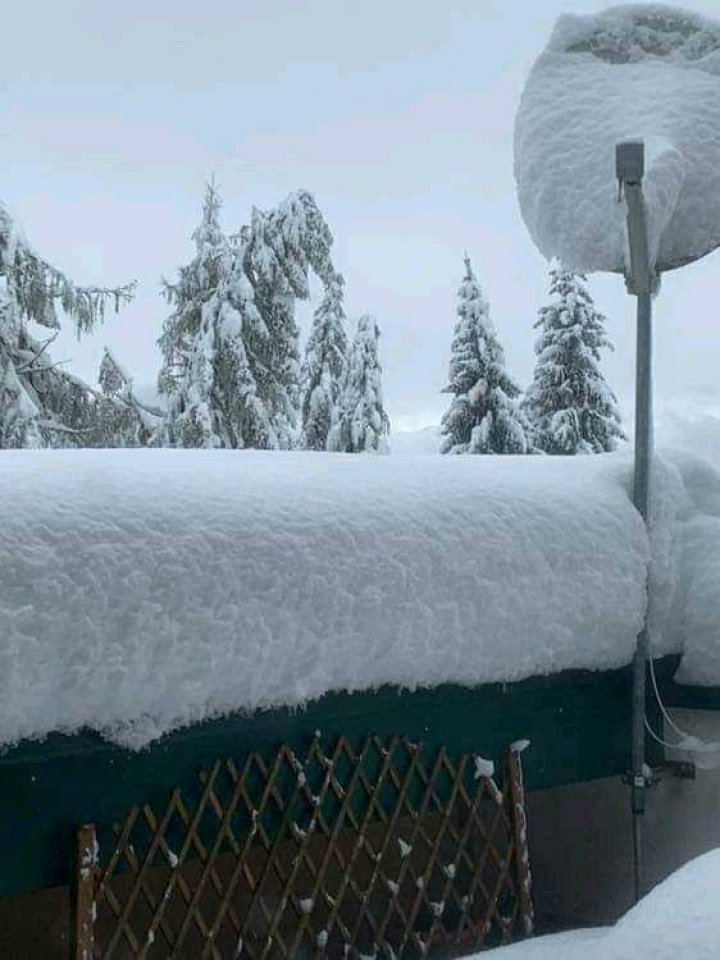 VREMEA a luat-o razna. A NINS PUTERNIC în Italia şi Slovenia, iar Grecia şi Germania, afectate de GRINDINĂ (VIDEO/FOTO)