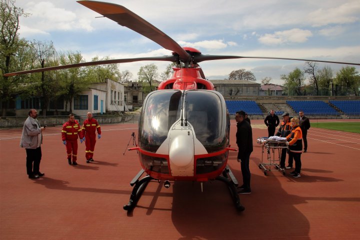 O femeie care a suferit arsuri grave în urma unei EXPLOZII, transportată cu elicopterul SMURD la Chişinău (FOTO)