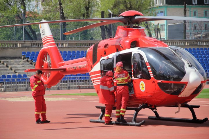 O femeie care a suferit arsuri grave în urma unei EXPLOZII, transportată cu elicopterul SMURD la Chişinău (FOTO)